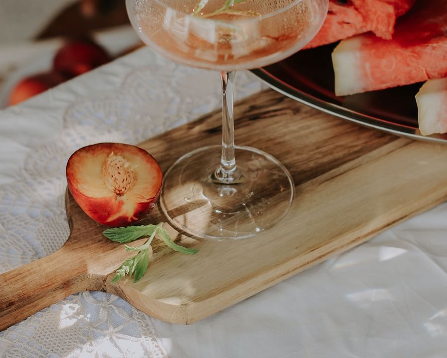alt-text Margerita with fruits kept on side