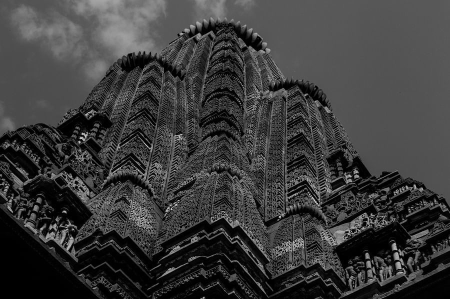 A black and white picture of Kandariya Mahadeva Temple near Clarks Khajuraho