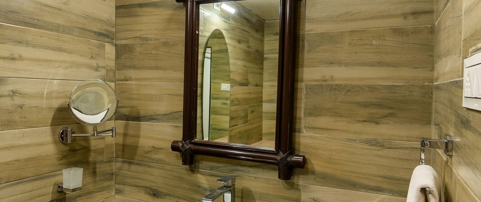 Vanity area in a washroom at Saavaj Resort