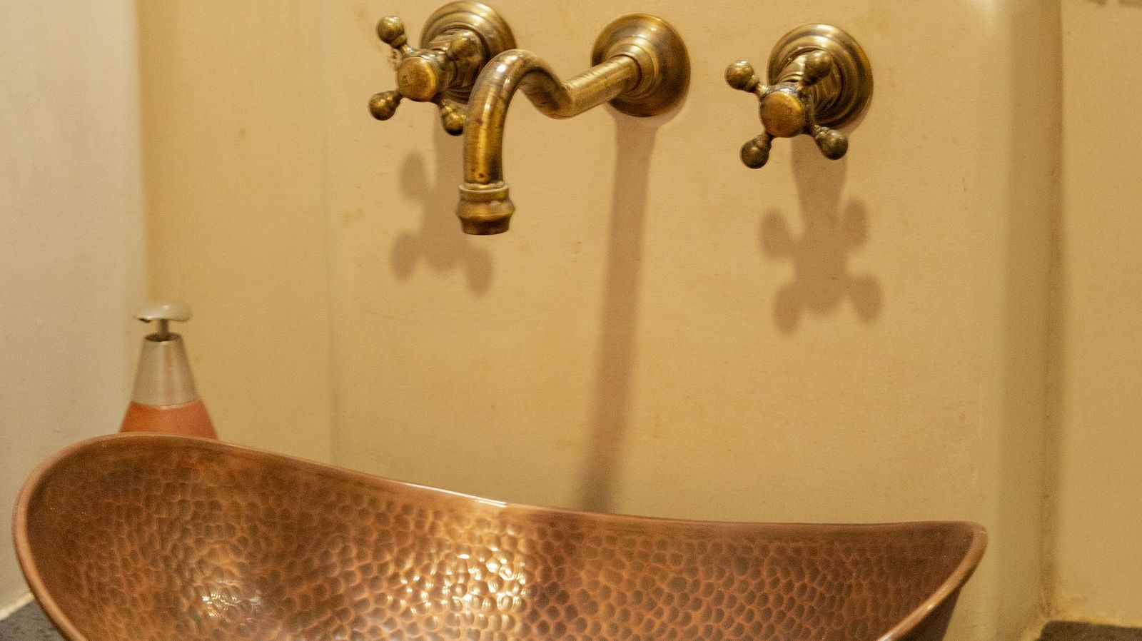 Image of tidy Wash Room at 3102bce
