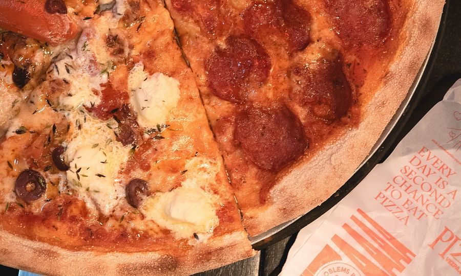 alt-text a pizza