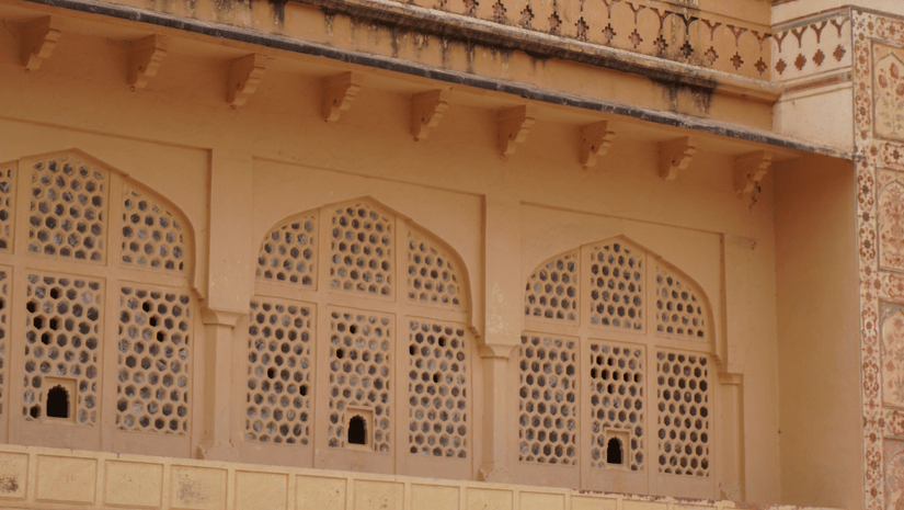 Orante acrh windows of Amer Fort.