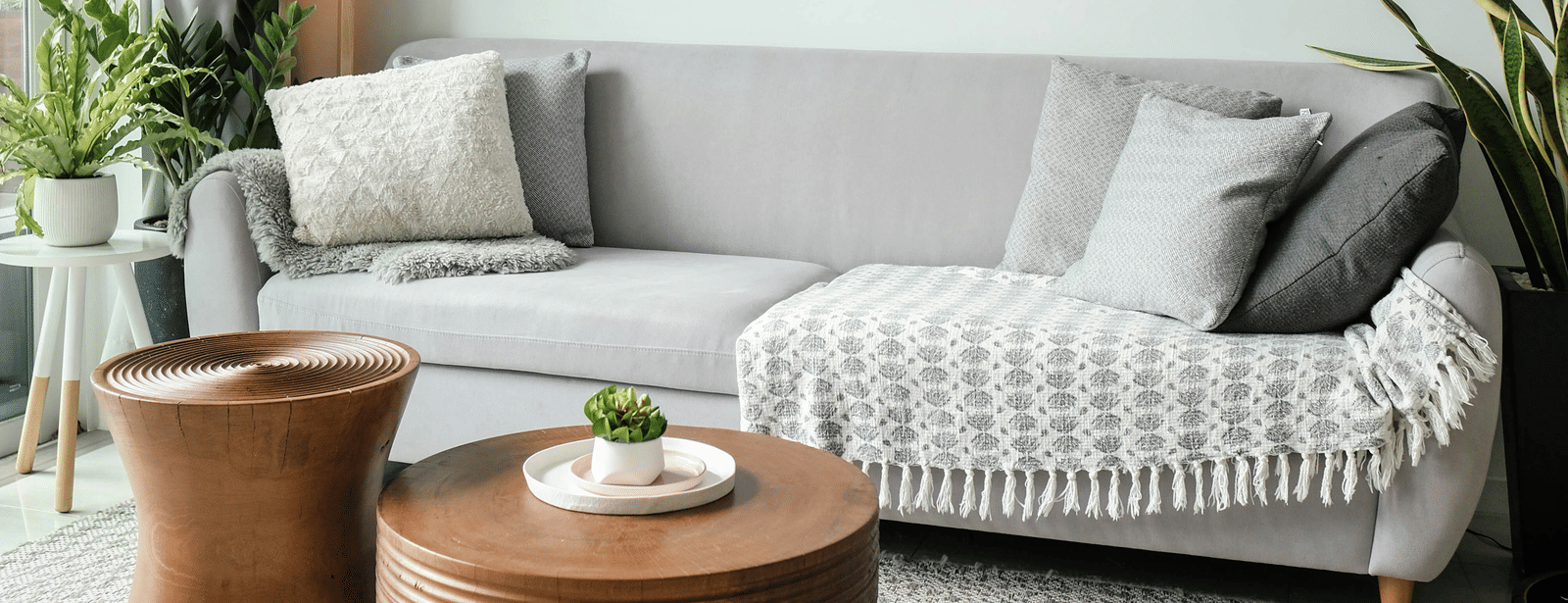 Minimalist living room with neutral tones and cosy furnishings