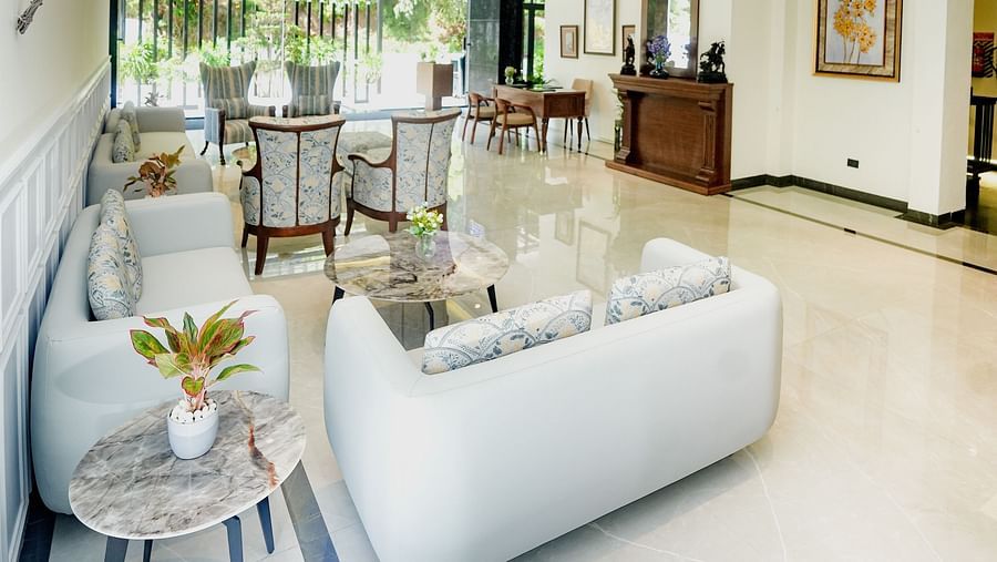 An image of a lobby area featuring a sofa, upholstered chairs, teapots, and a reception desk - NAMAMI BY ZENQ BANKHANDI