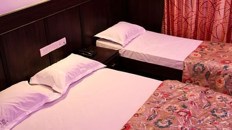 The Signature Inn Hotel, Bangalore Bangalore Deluxe Triple Non Ac Room 2 The Signature Inn Hotel Bangalore