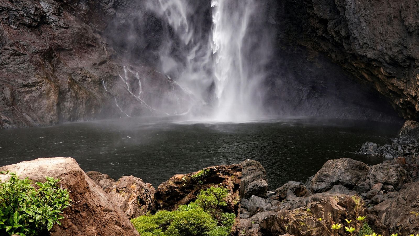 Majestic Waterfall cascading through rocky cliffs.