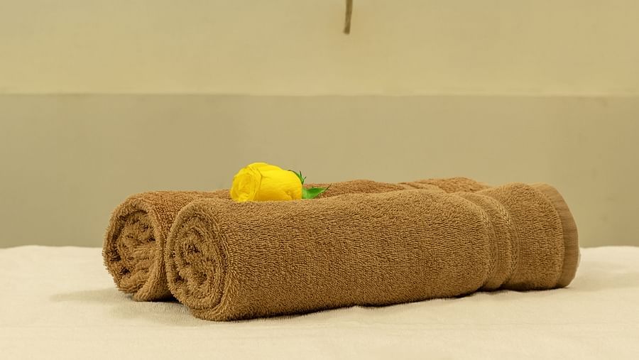Ayurvedic oil pot and mat at Golden Tulip spa, depicting a traditional setup at Golden Tulip, Candolim, Goa.
