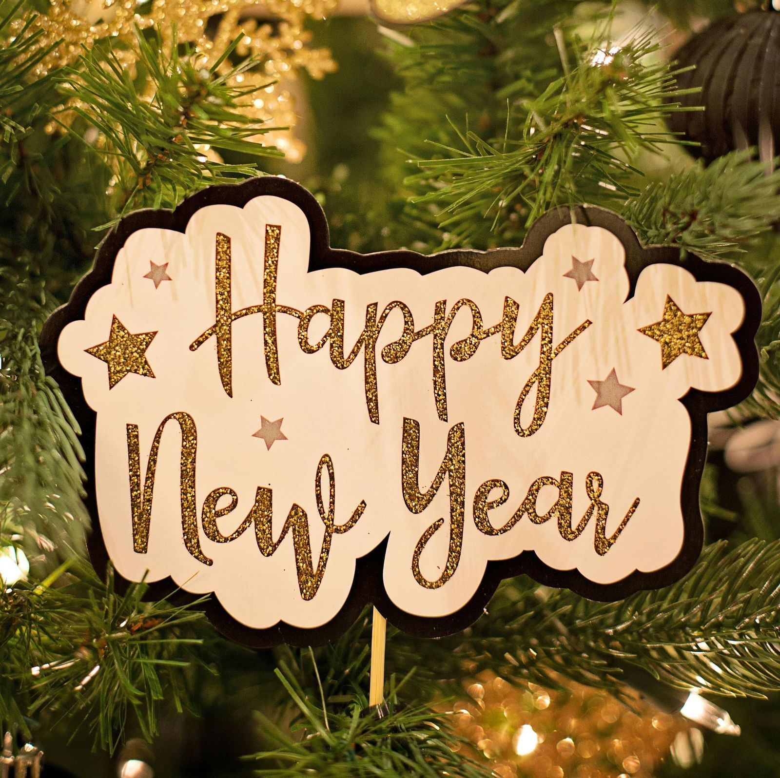 A happy new year article attached to a Christmas tree