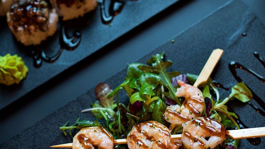 steamed-food-with-leafs-on-table-1833349