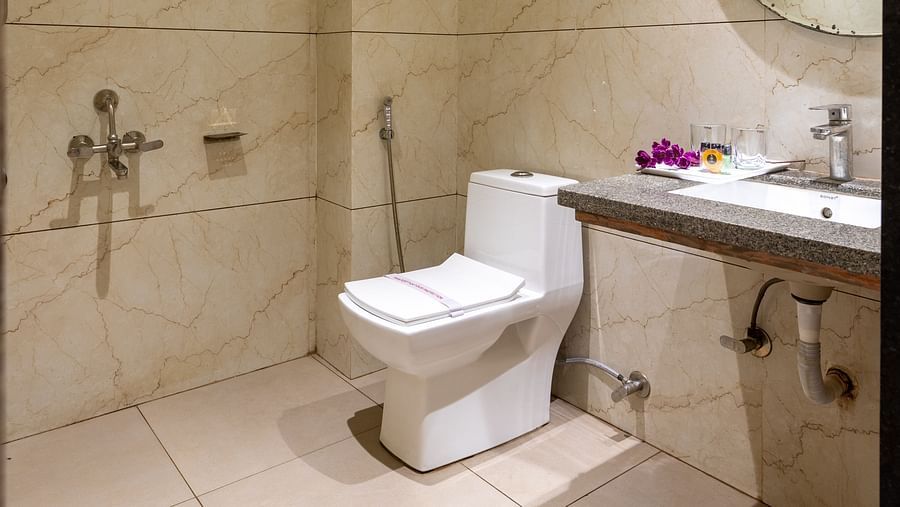 Bathroom in Luxury City View Room at Hotel Meghdoot 