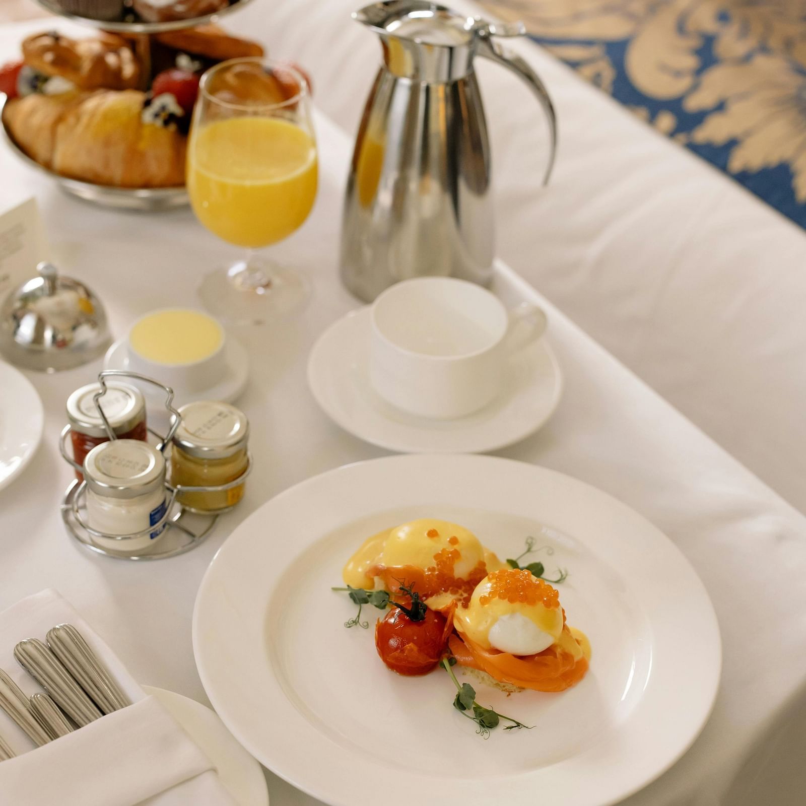an image of a fruity and a healthy breakfast