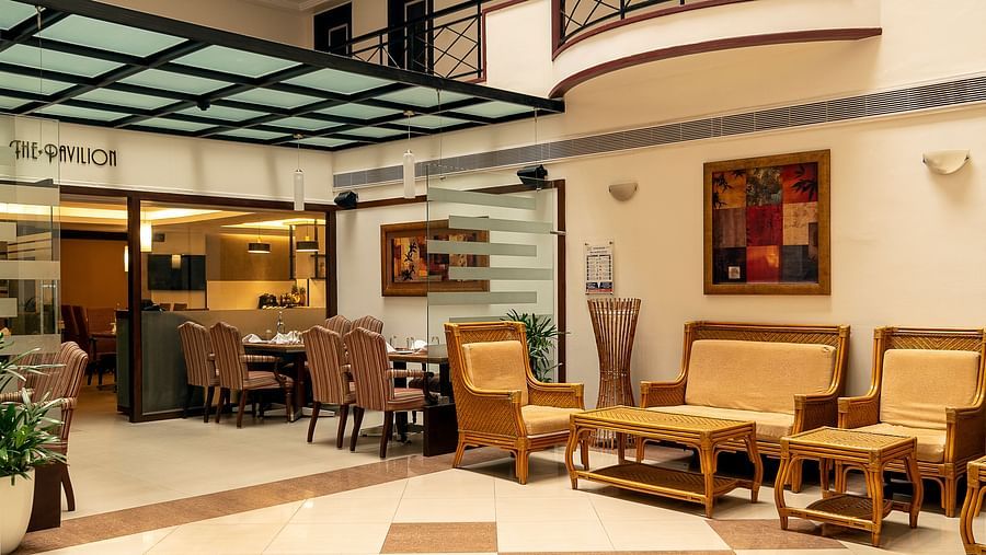 LOBBY & FLOORS VIEW