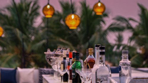 The outdoor dining area at the Lynx Restaurant, one of the best beach restaurants in South Goa, overlooking the pink-hued skies in the background.