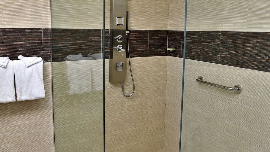 the bathing area in the deluxe rooms
