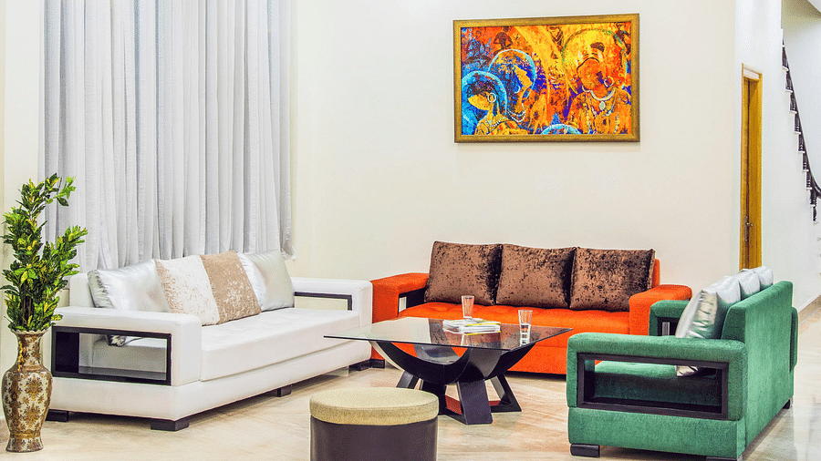 A stylish lobby featuring sofas and two chandeliers hanging from the ceiling at Hotel Singge Palace.