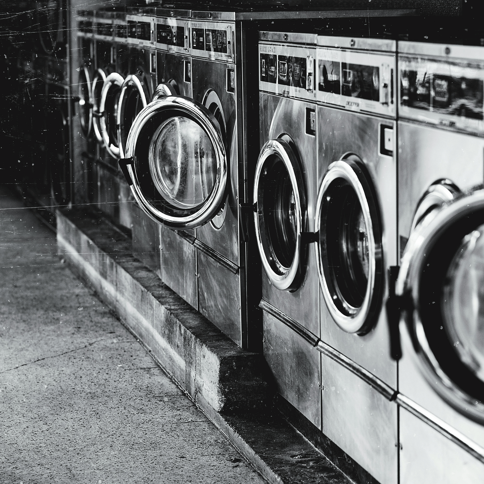 A series of washing machine has been arranged one after the other.