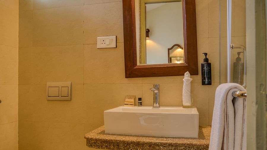 Overview of the bathroom of bedroom villa with a balcony | Mango Hill Shola Ooty