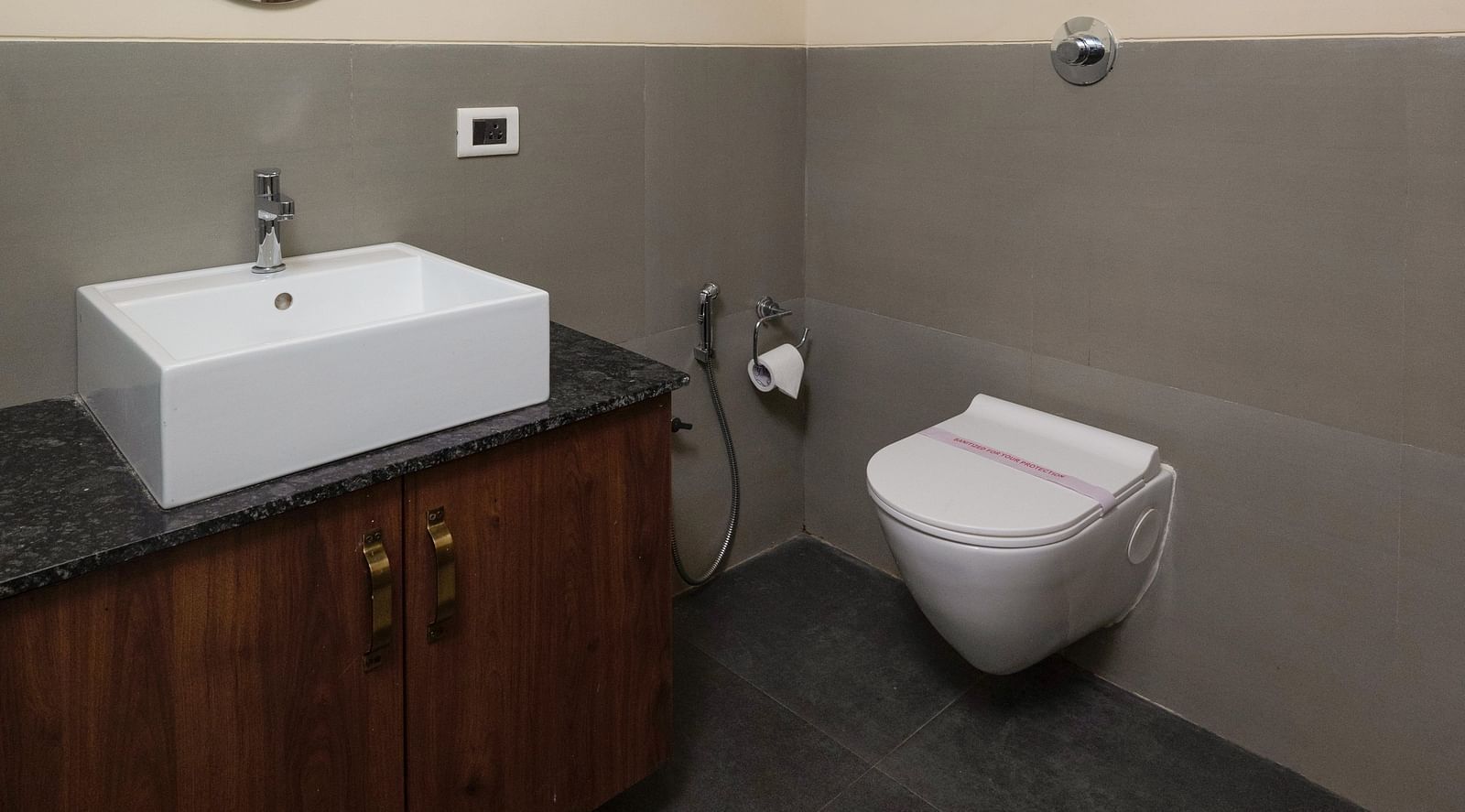 11- Executive Bathroom 2