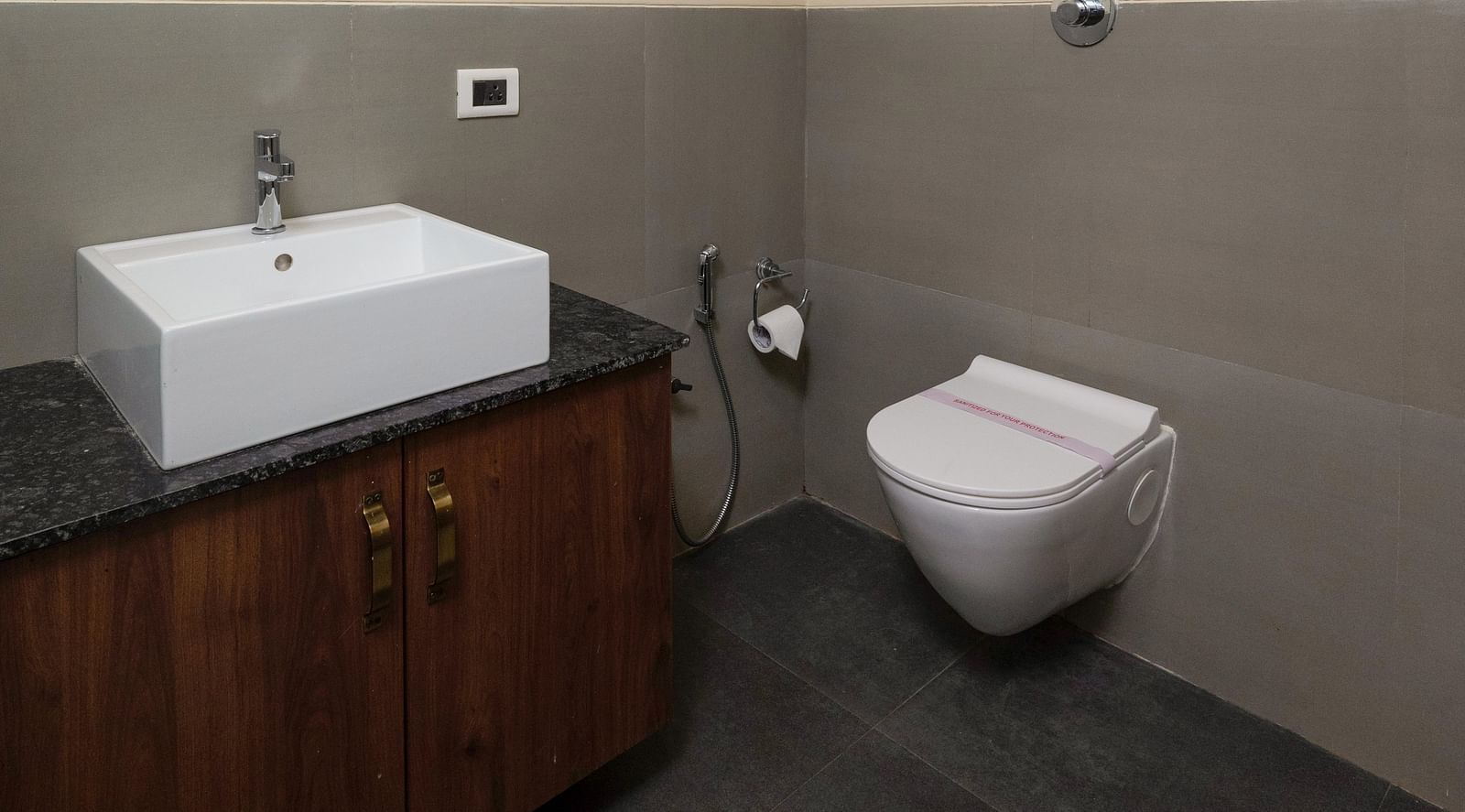 11- Executive Bathroom 2