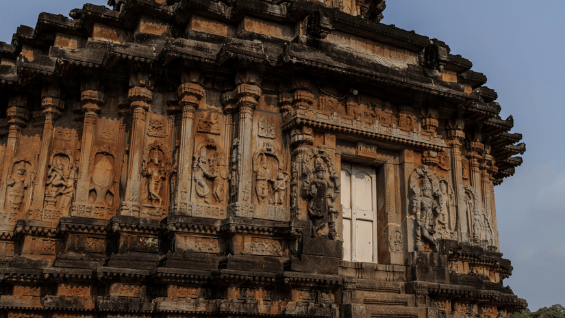 Cravings on vidyashankara temple an ancient stone temple.