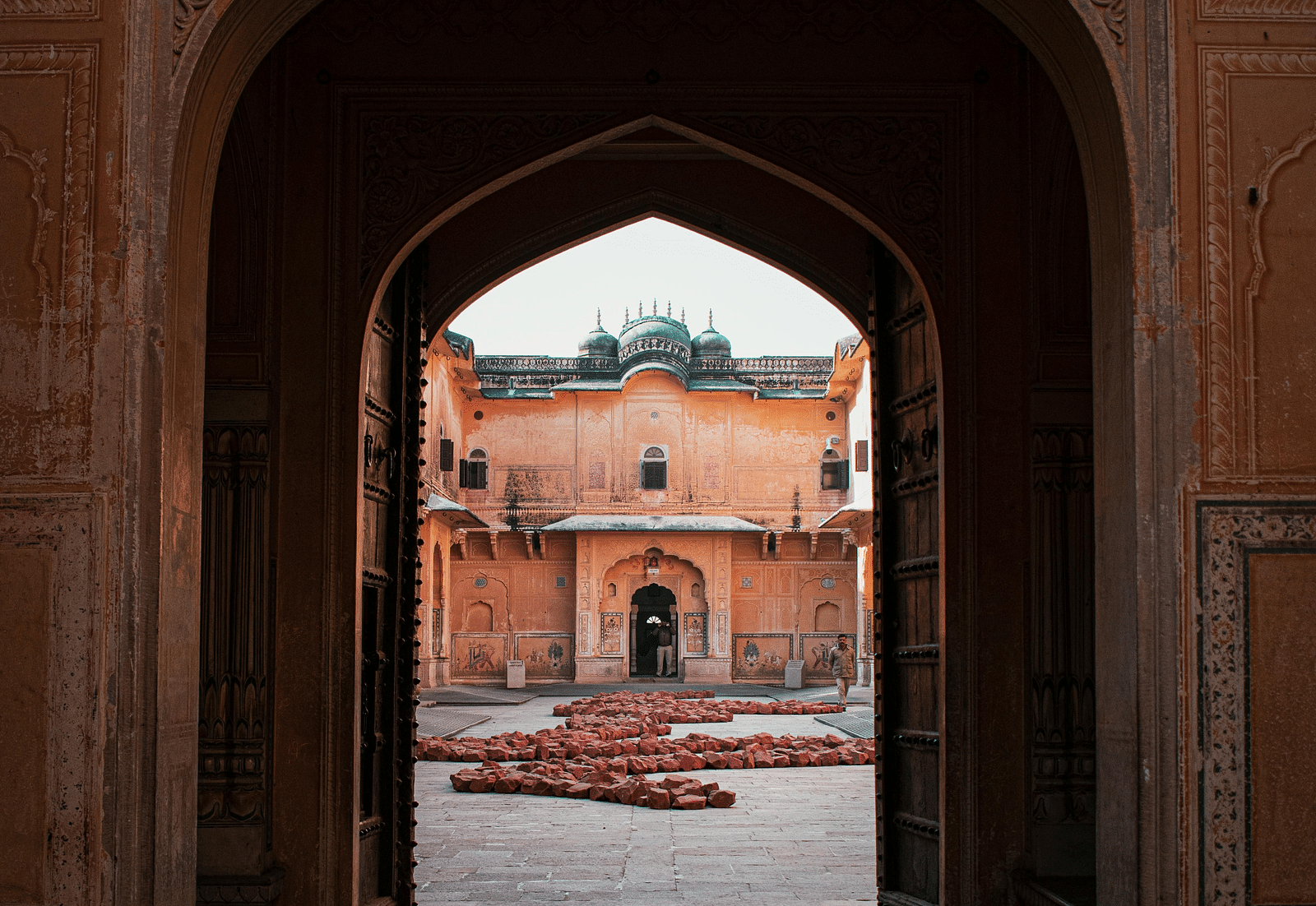 image of the Nahargarh fort from a huge arched gate in jaipur