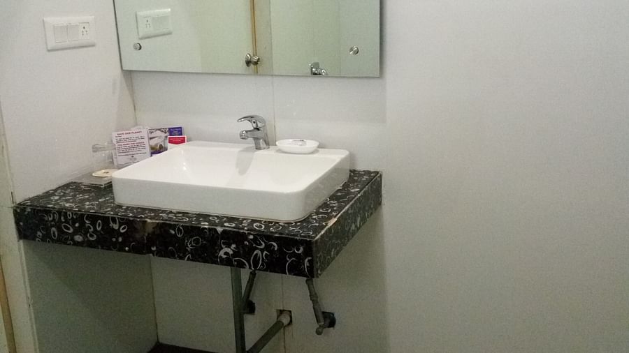 Cottage Room -Bath