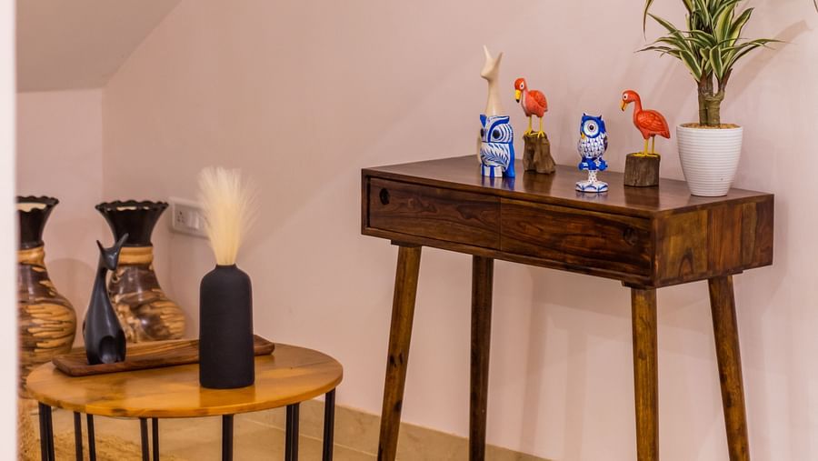 Furniture with decorative items in Boutique D Or - Heritage Village Resorts Spa Goa