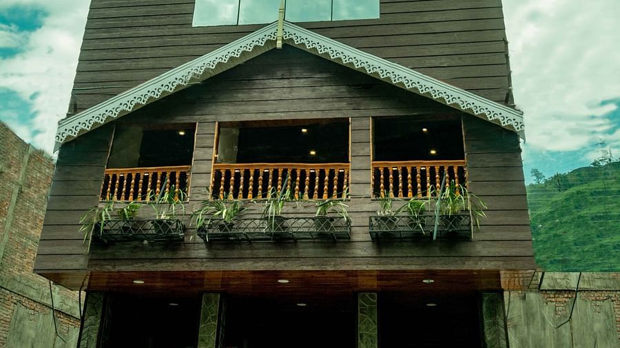 A facade image of the Ecotel Tin Tin, Bijanbari with a clear sky in the background