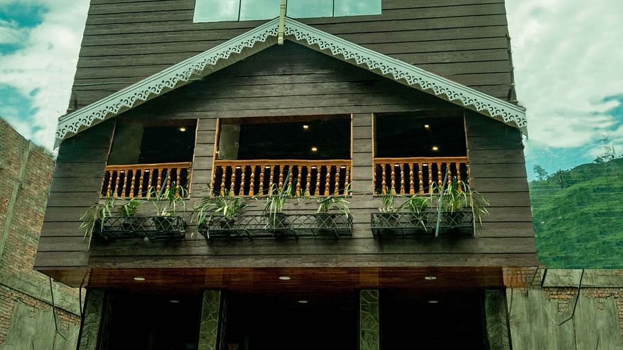 A facade image of the Ecotel Tin Tin, Bijanbari with a clear sky in the background