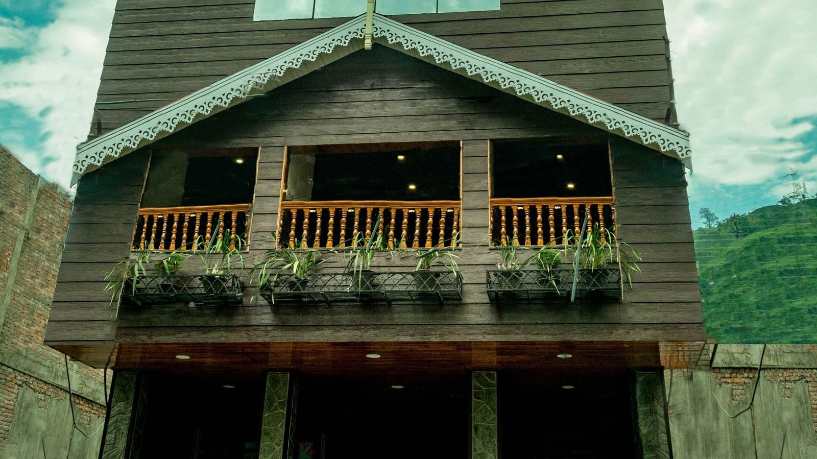 A facade image of the Ecotel Tin Tin, Bijanbari with a clear sky in the background