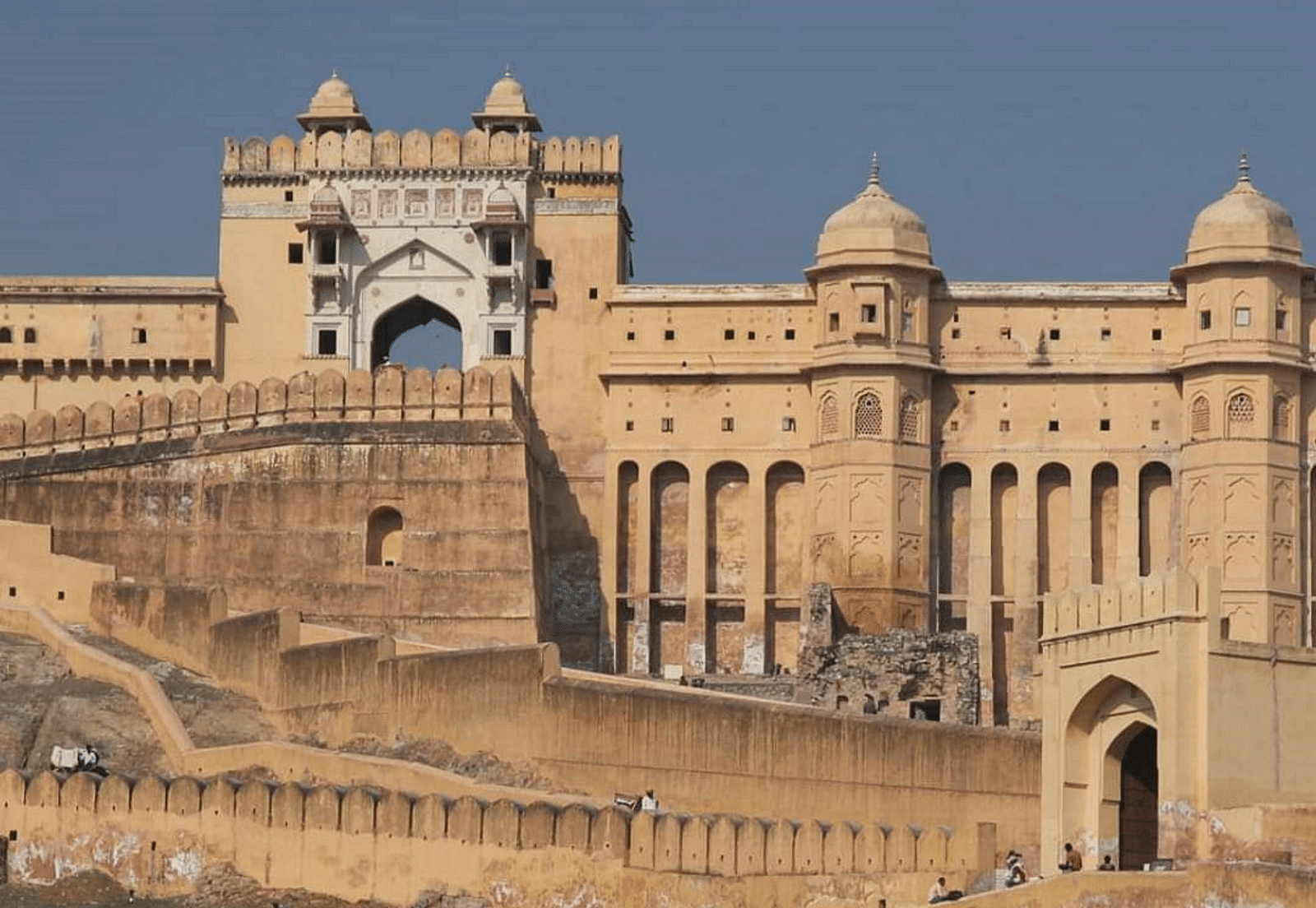 facade image of the Amer Fort in jaipur at a certain height shining bright with the sunlight