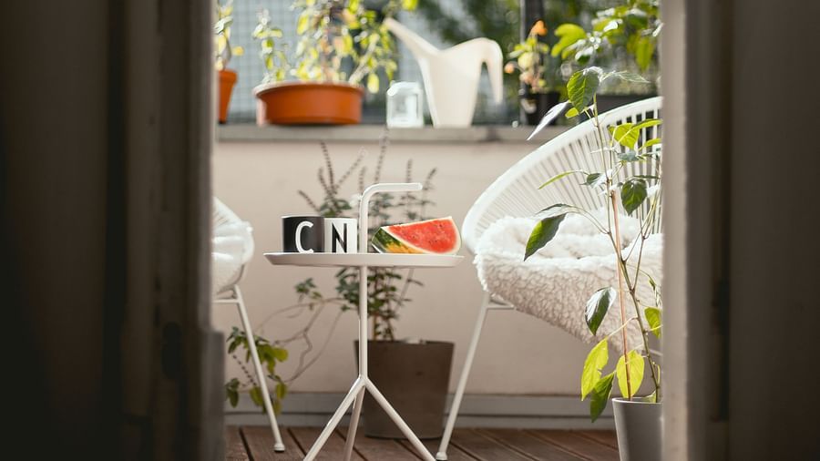 Lime Tree Hotel Golf Course Extension Road Gurgaon - Chairs and a table on a balcony with small potted plants