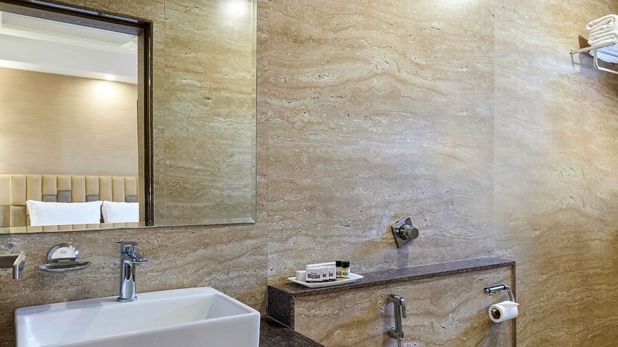 Room suite bathroom 24 11zon