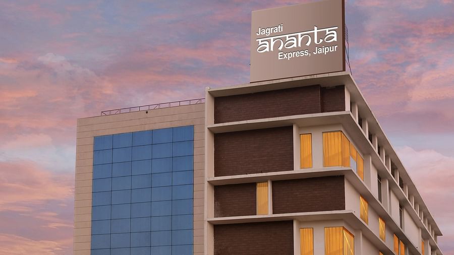 Side view Image of Jagrati Ananta Express hotel facade