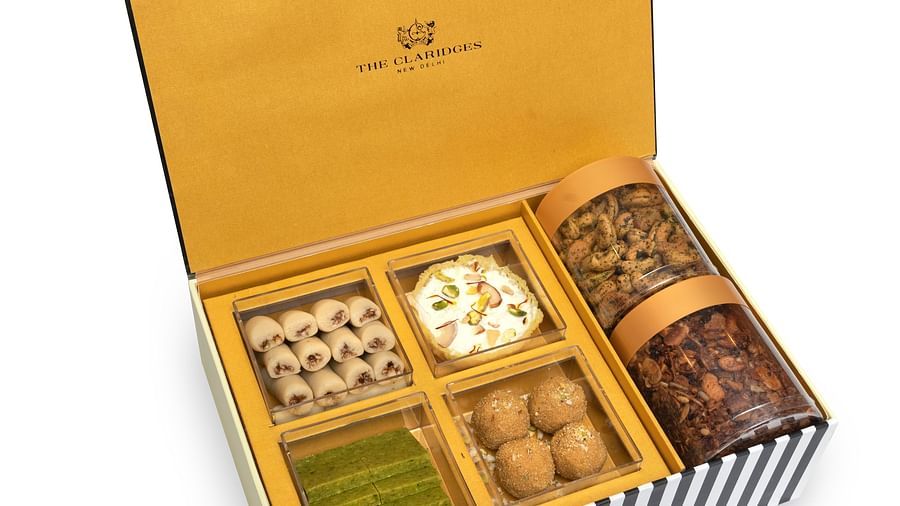 image of an elegant sweet box and dry fruits