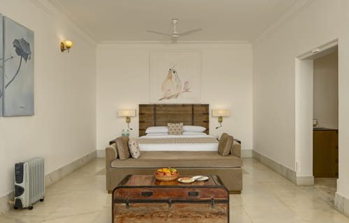 Plunge Pool Suite with Jacuzzi at Fateh Safari Suites