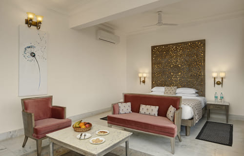 Plunge Pool Suite with Jacuzzi at Fateh Safari Suites