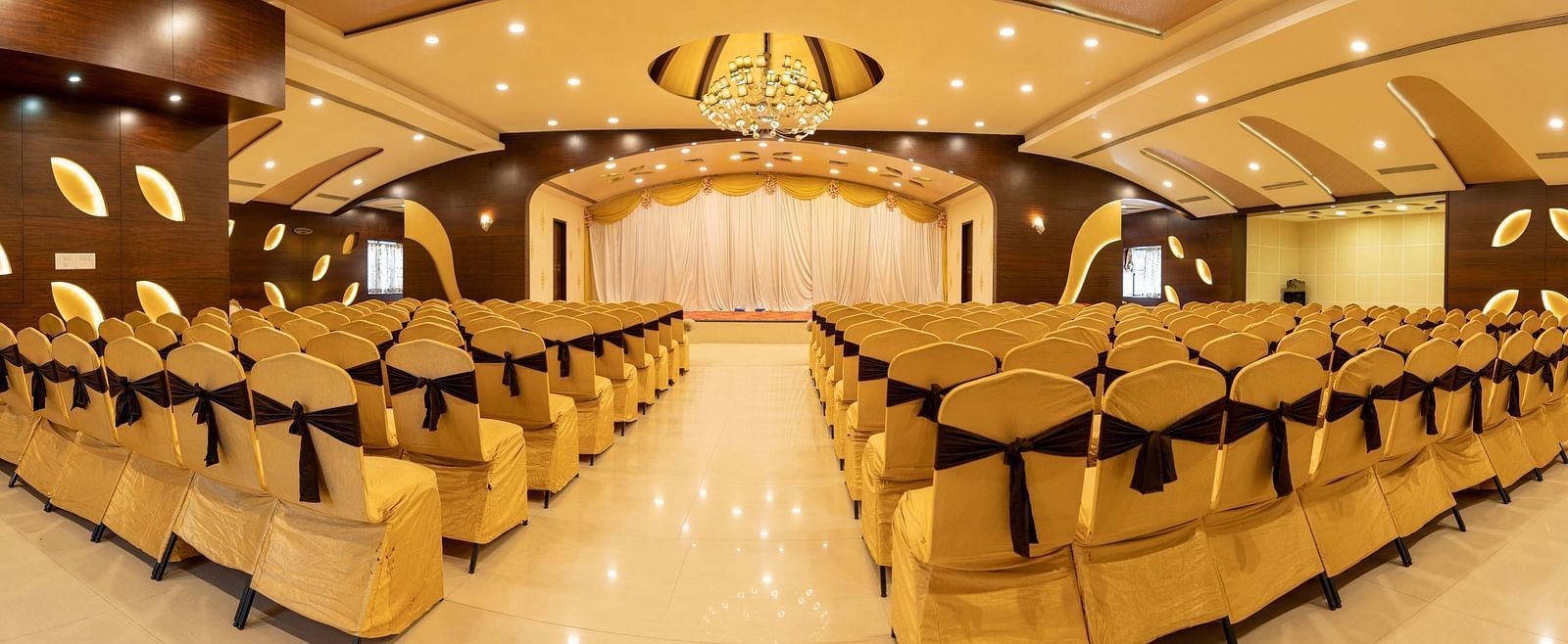 Seating arrangements inside a banquet hall - Hotel Pai Vista, KR Road