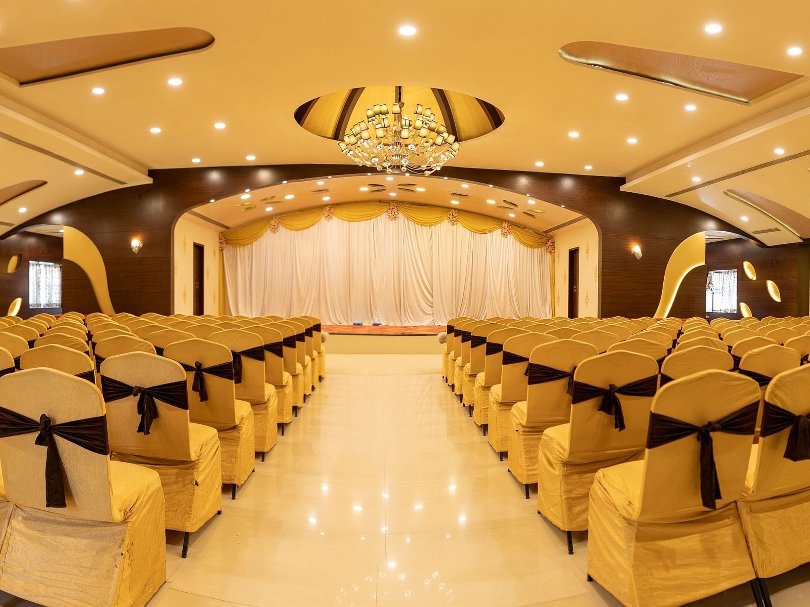 Seating arrangements inside a banquet hall - Hotel Pai Vista, KR Road