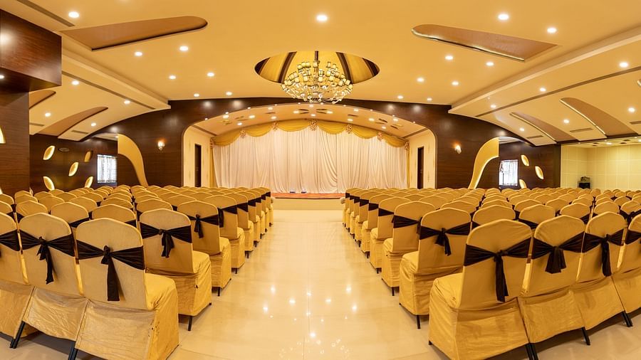 Seating arrangements inside a banquet hall - Hotel Pai Vista, KR Road