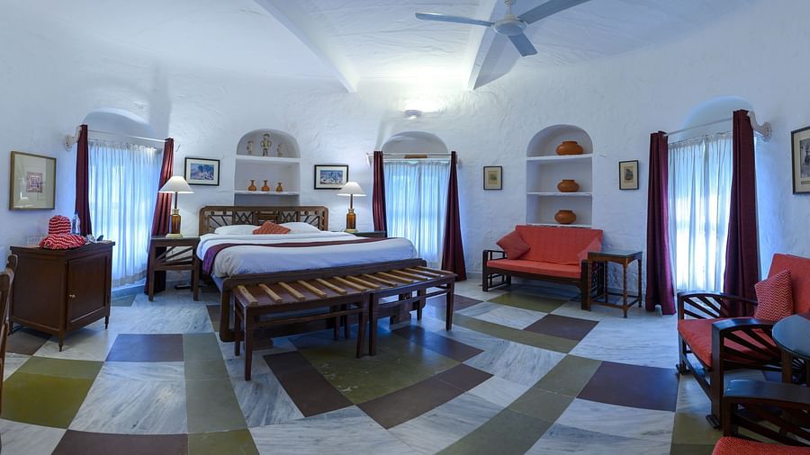 The interior of the Mubarak Mahal - Countryside View is equipped with a spacious bed and other furniture - Hill Fort-Kesroli - 14th Century, Alwar