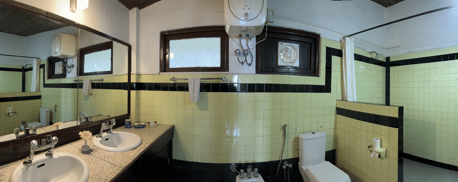 superior club room Bathroom