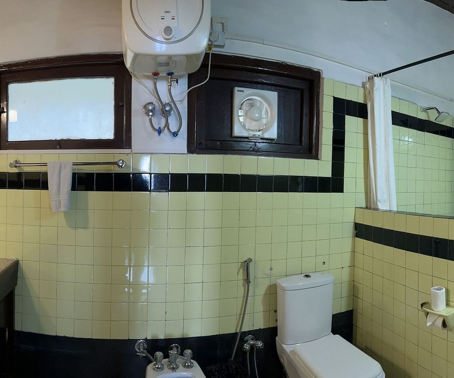 superior club room Bathroom