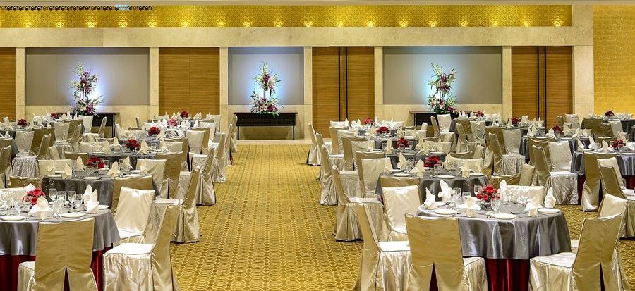 Round Table Setting Convention at Hotel Daspalla Hyderabad