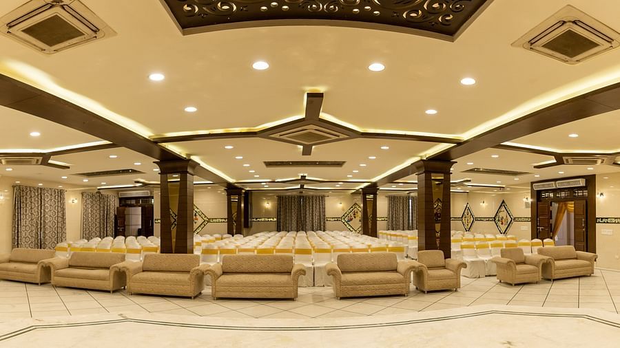 Seating arrangements inside a banquet hall - Hotel Pai Vista, KR Road