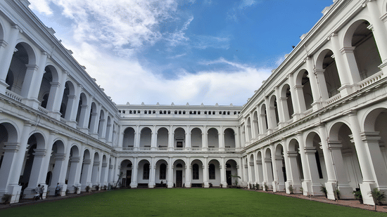 Colonial-style courtyard with white arches and symmetrical architecture at Indian Museum.