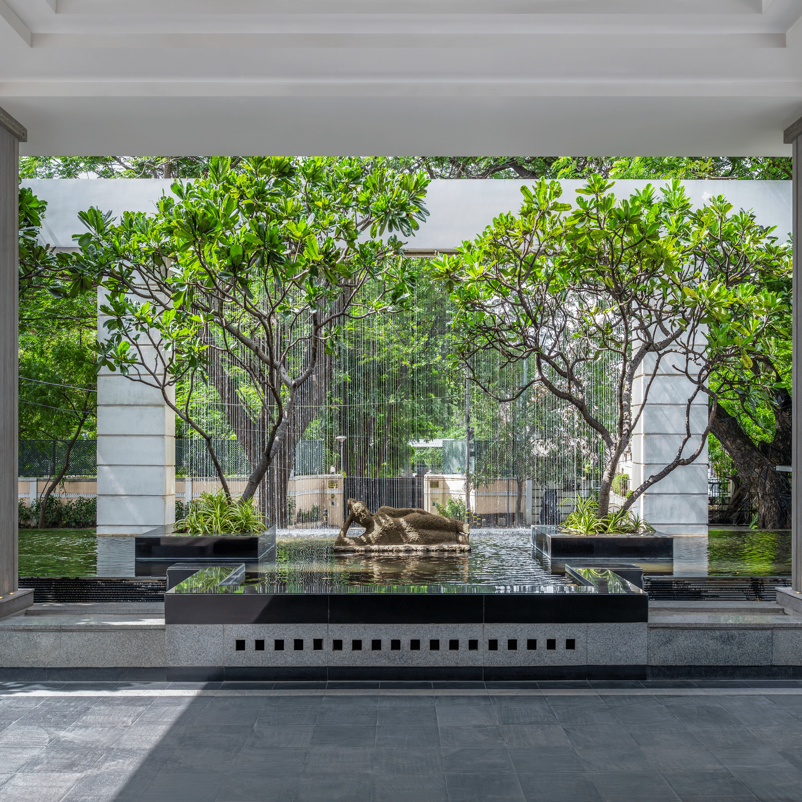 Covered driveway with seating and garden view at The Raintree, St. Mary’s Road.