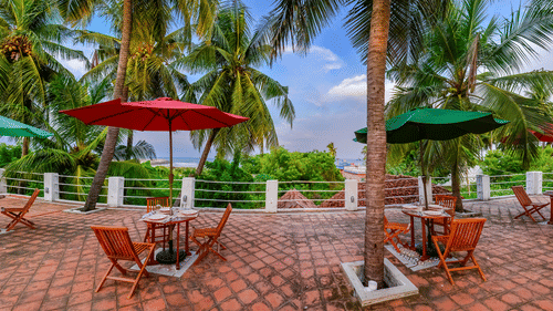 closer view of dining area