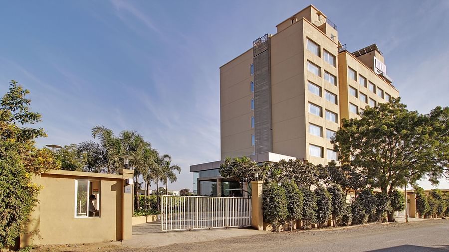 hotels in shirdi, 4 star hotel in shirdi, hotel temple tree shirdi, luxury hotel in shirdi  rthtjFacade 2