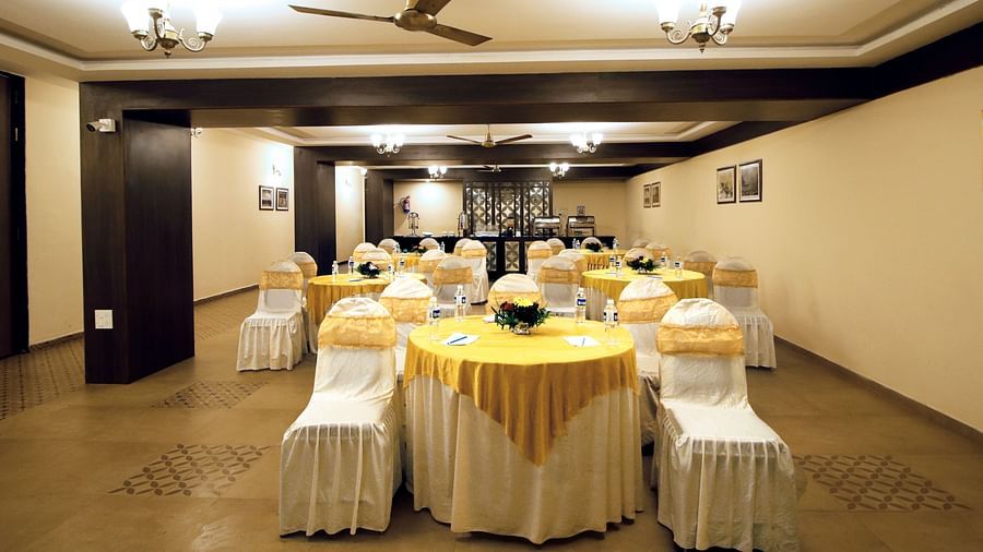 round Seating arrangements at Courtyard Conference Room - Rahi Forest View